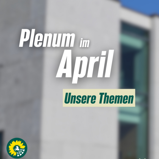 Bild des Plenarsaals von außen, Logo der Grünen Landtagsfraktion. Text: "Plenum im April. Unsere Themen."